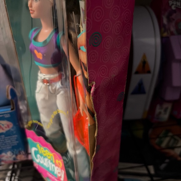 1996 TEEN COURTNEY ALL GROWN UP BARBIE DOLL - Picture 11 of 16